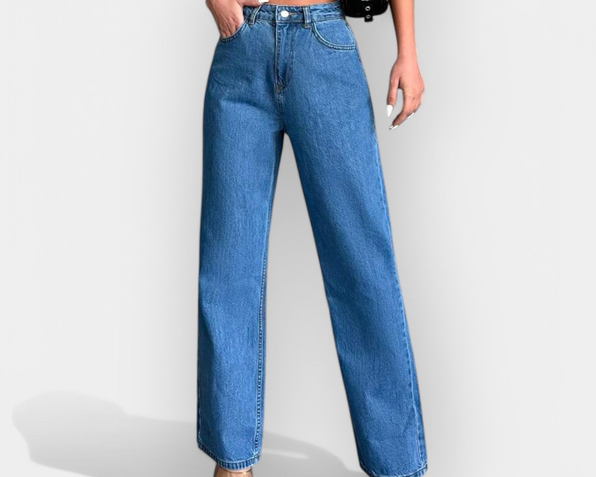 High-waisted jeans