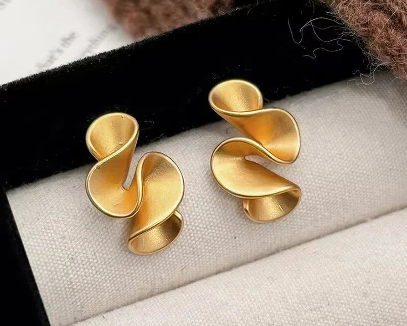 Flower-shaped earrings in silver and 18K gold