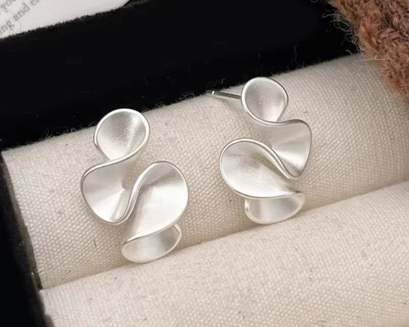 Flower-shaped earrings in silver and 18K gold