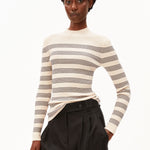ALAANIA GESTREIFTER STRICKPULLOVER | oatmilk-black