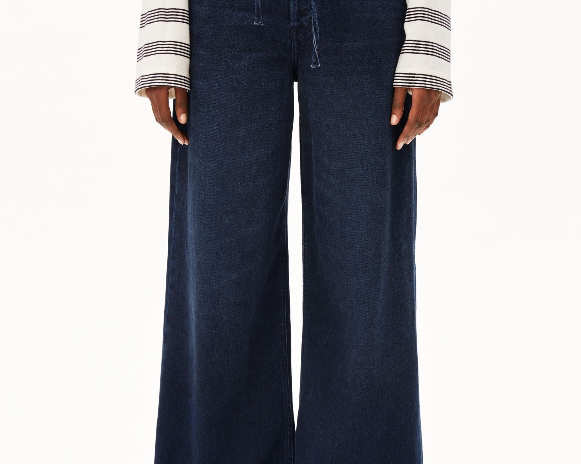 ASTRAEAAS MID WAIST WIDE JEANS | fluid ink