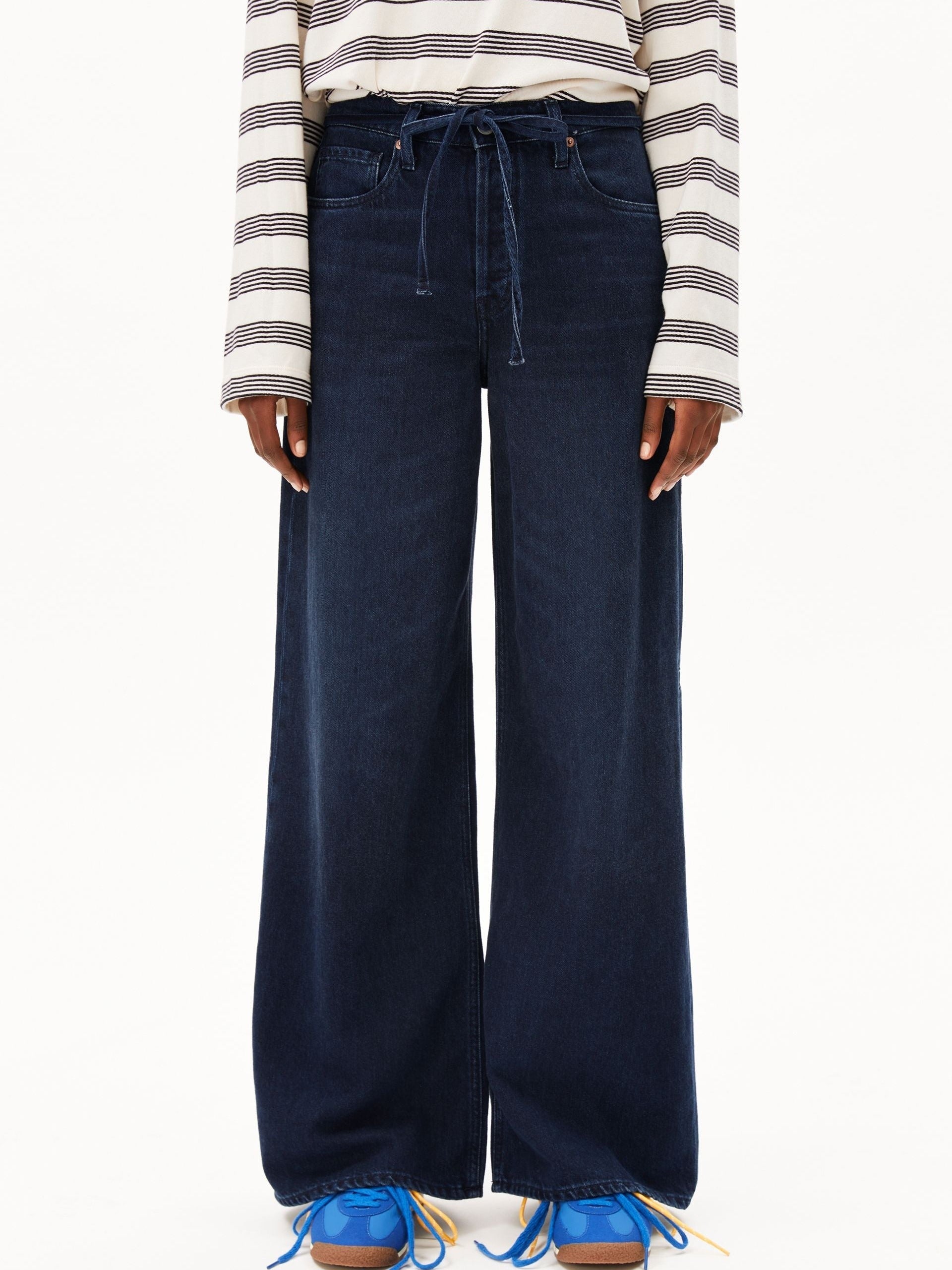 ASTRAEAAS MID WAIST WIDE JEANS | fluid ink
