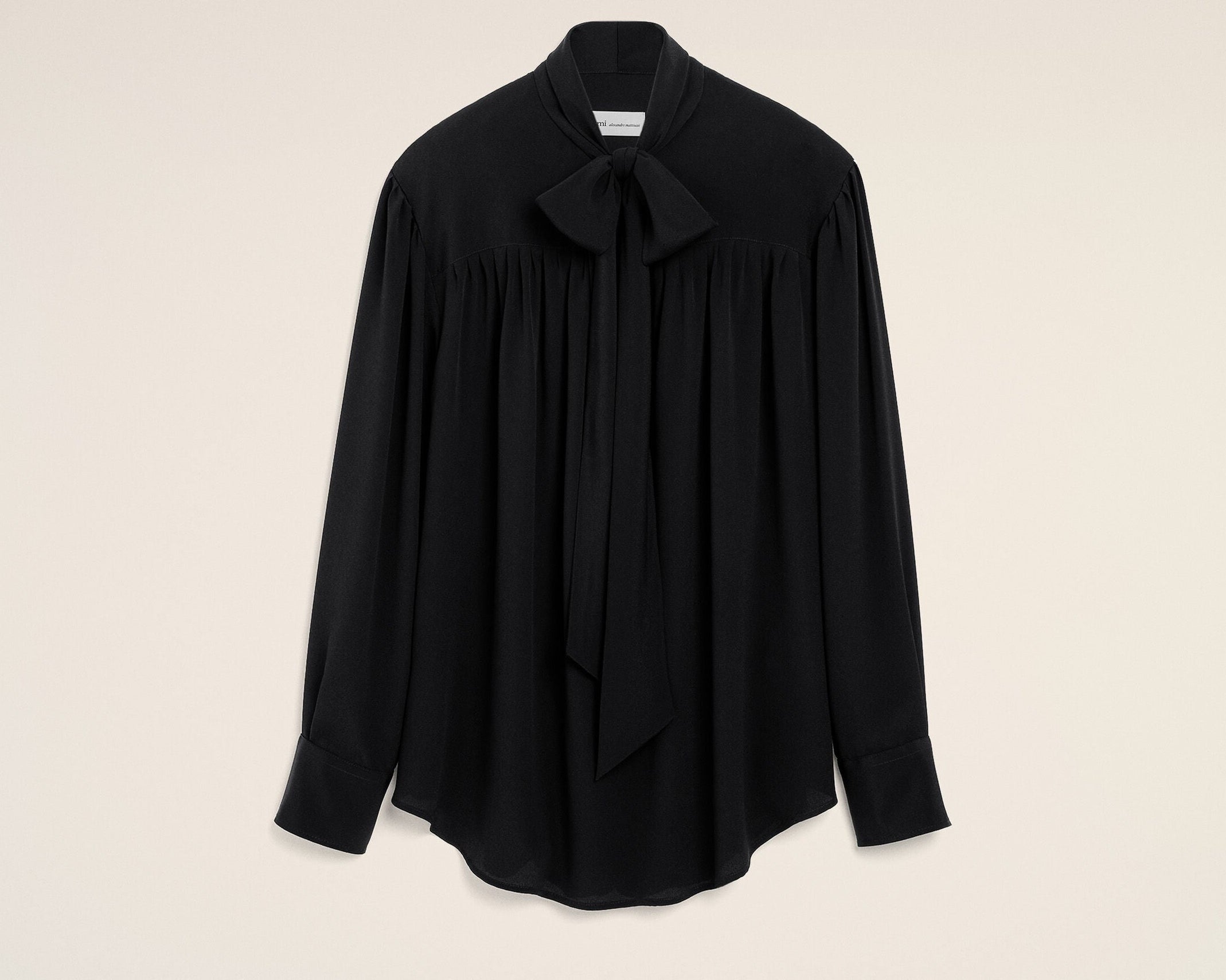 Blouse noire lavallière en soie mélangée