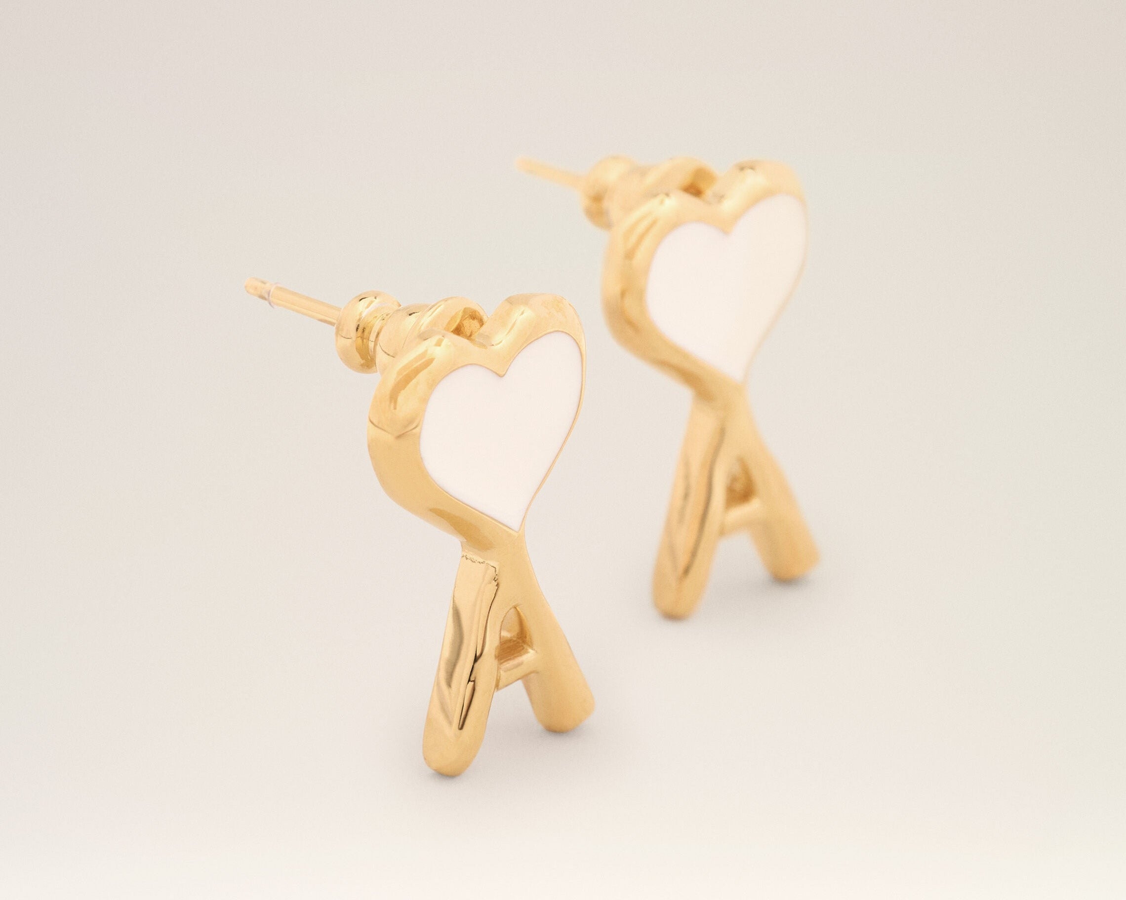 Boucles d'oreilles dorées en laiton martelées Ami de Coeur blanc