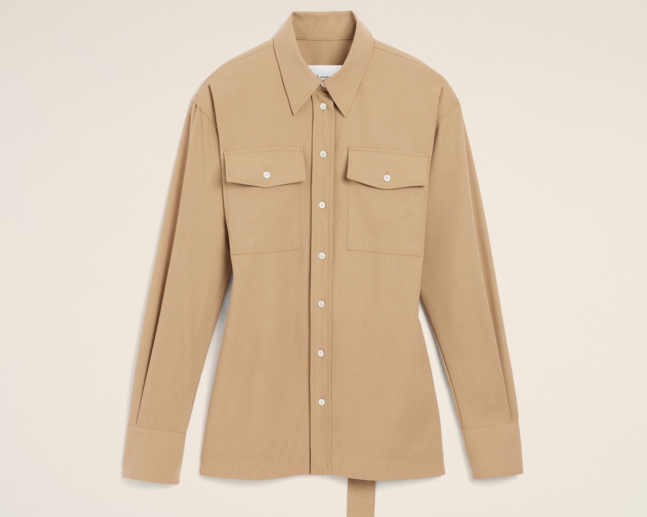 Chemise beige cintrée en laine manches ballon