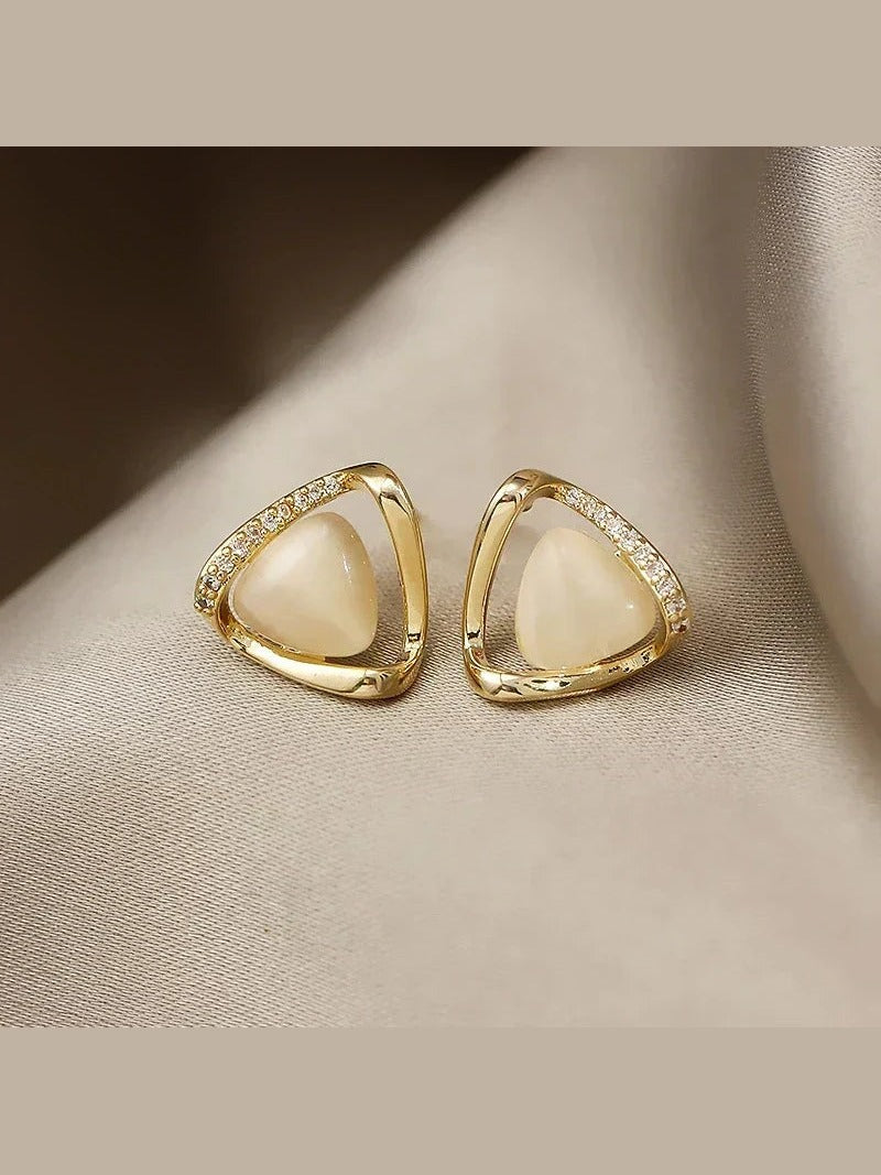 Elegantní trojúhelníkové náušnice s opálem a krystaly