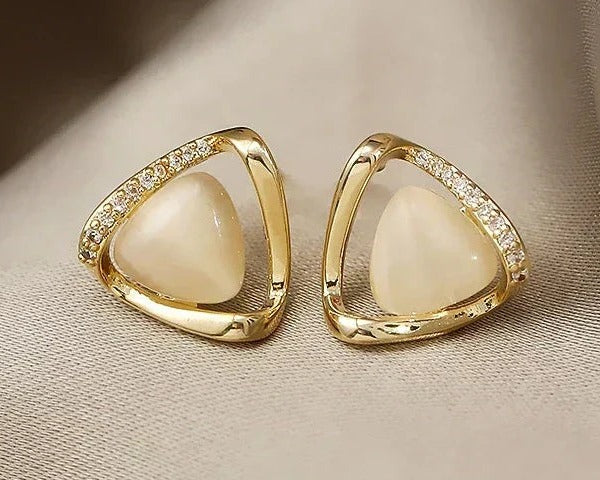 Elegantní trojúhelníkové náušnice s opálem a krystaly
