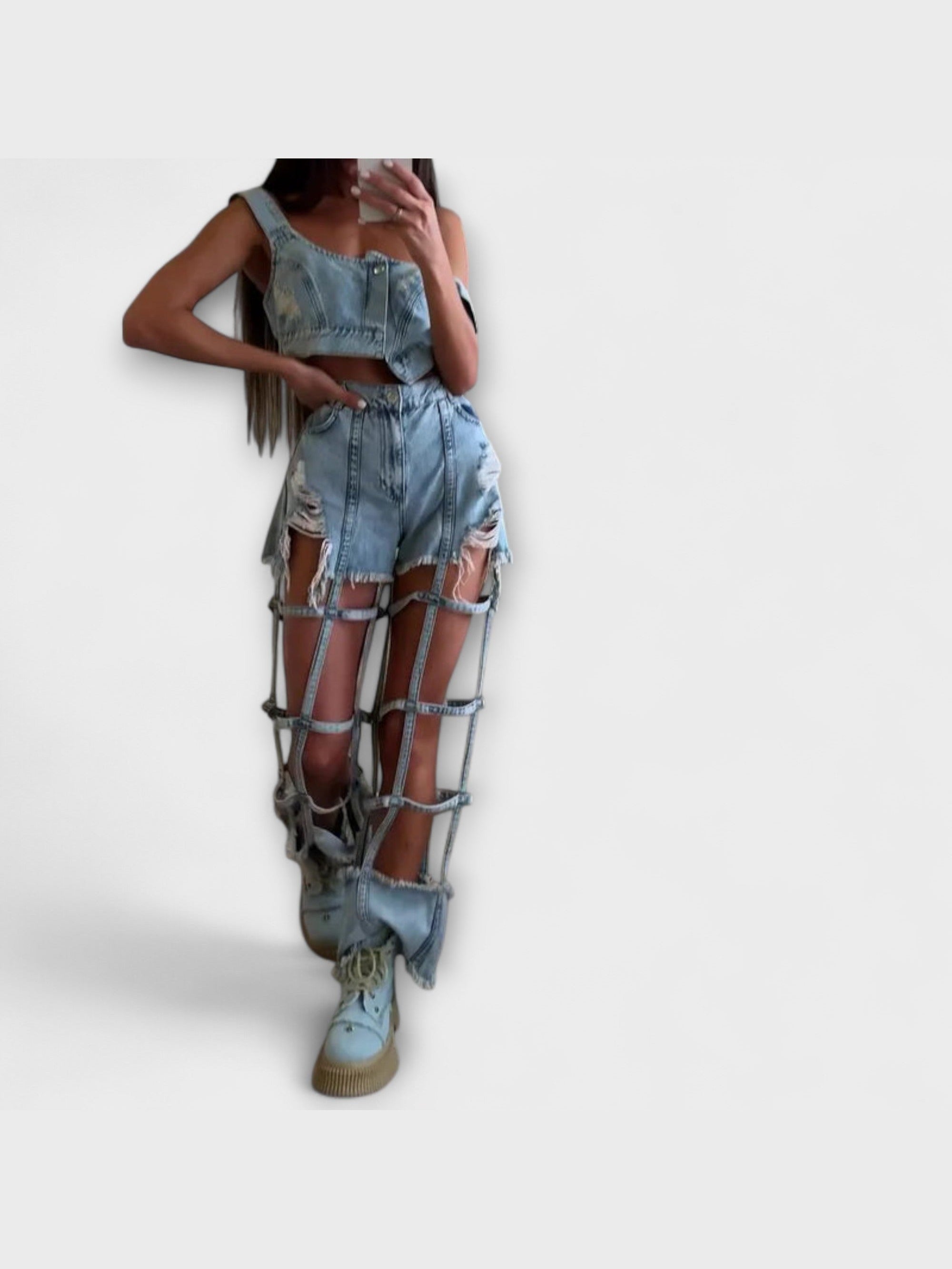 Gaia - Stylový světle modrý denimový crop top s detaily na ramínkách a setem roztrhaných šortek