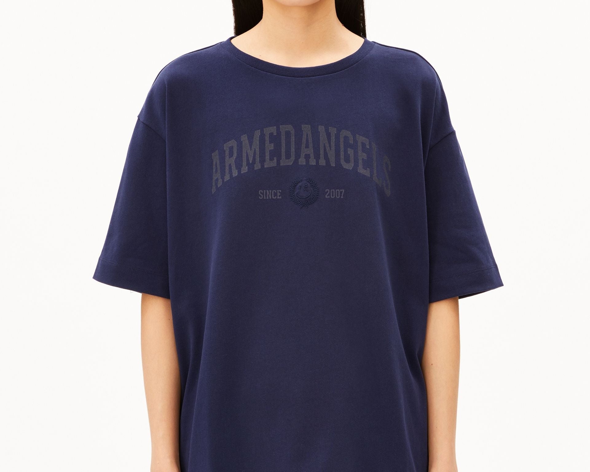 GIANNAA COLLEGE T-SHIRT | tinted navy