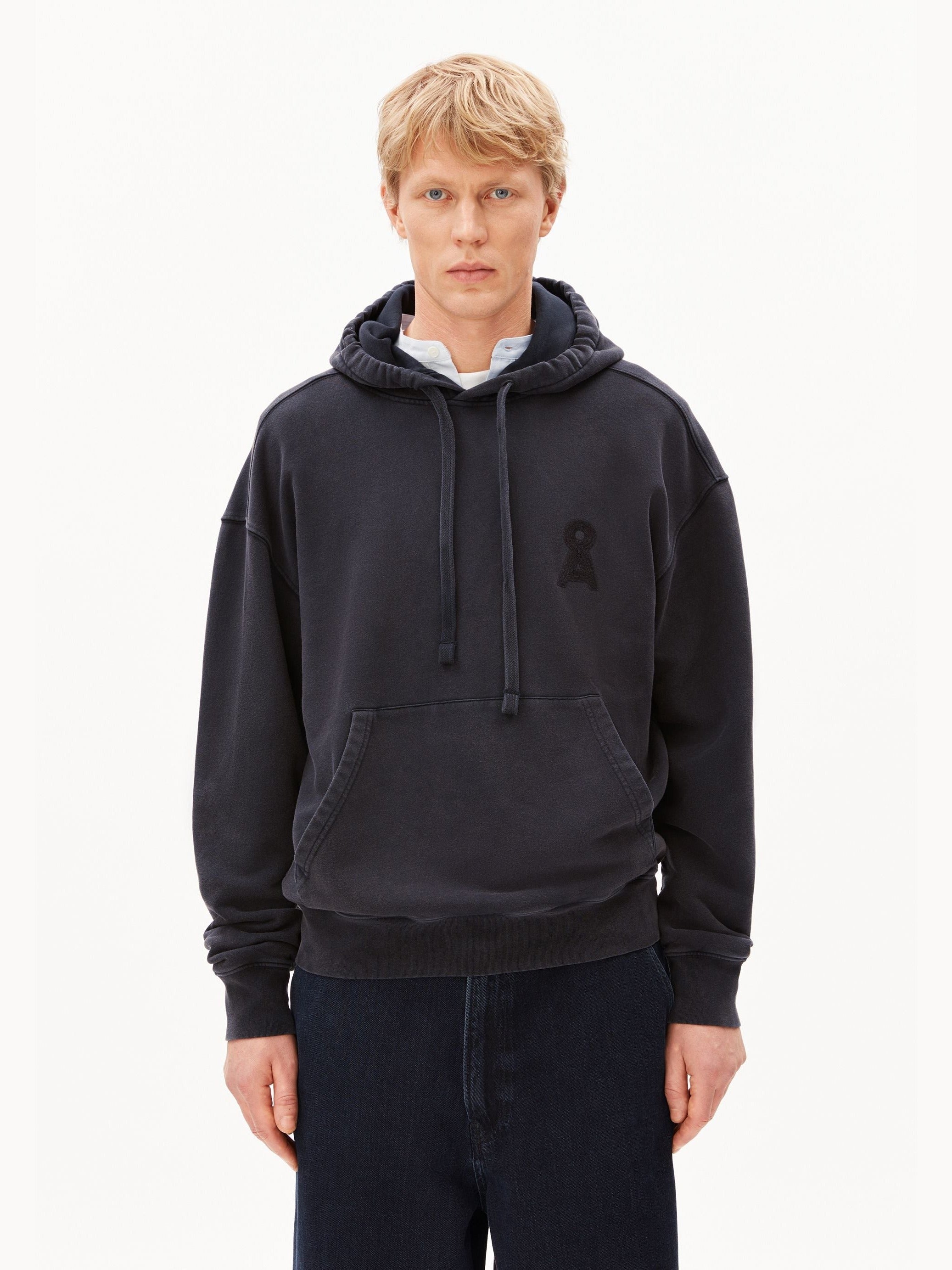 ICONIC Å GMT DYE HOODIE | black washed