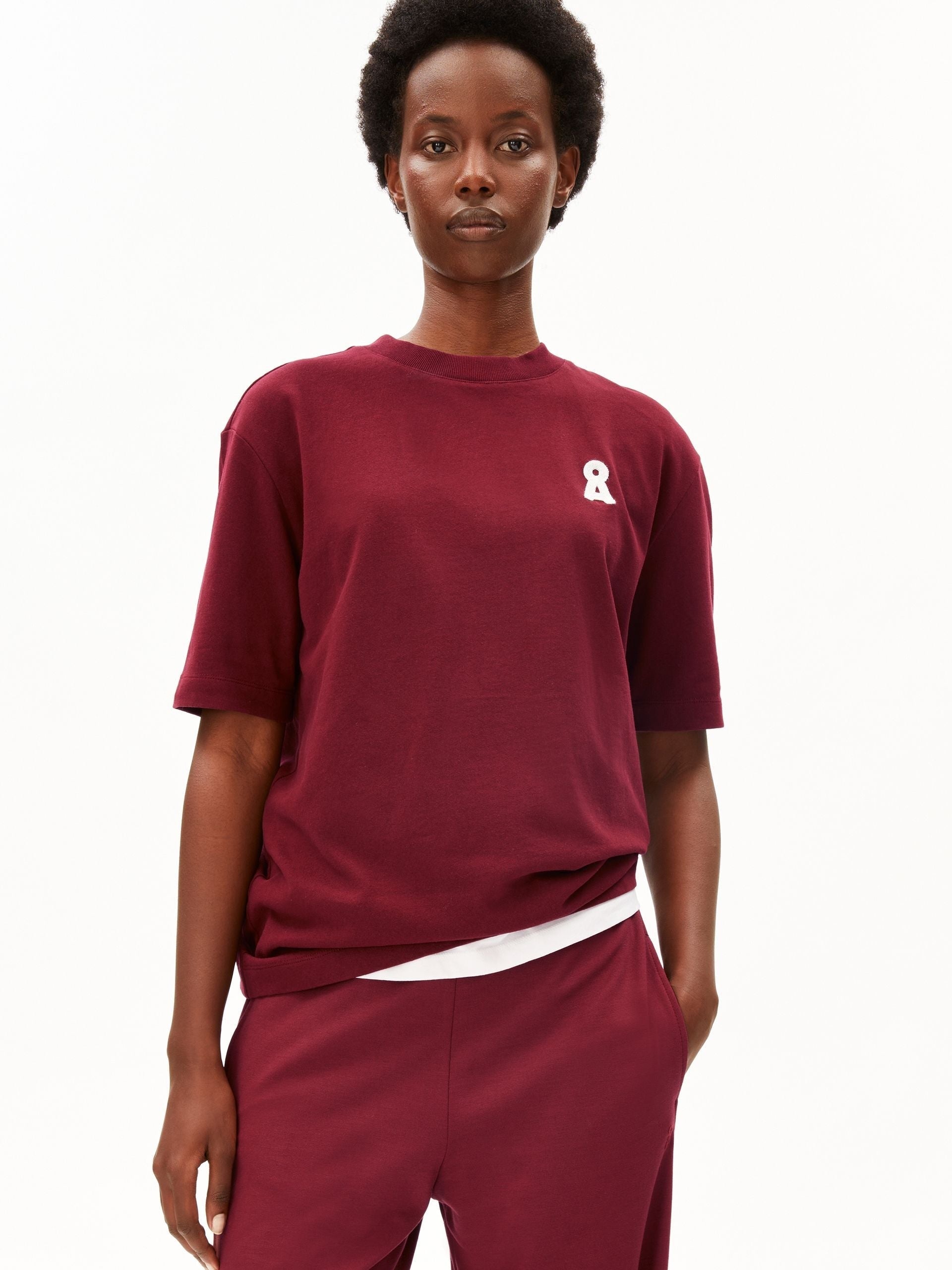 ICONIC Å TARJAA T-SHIRT | velvet red