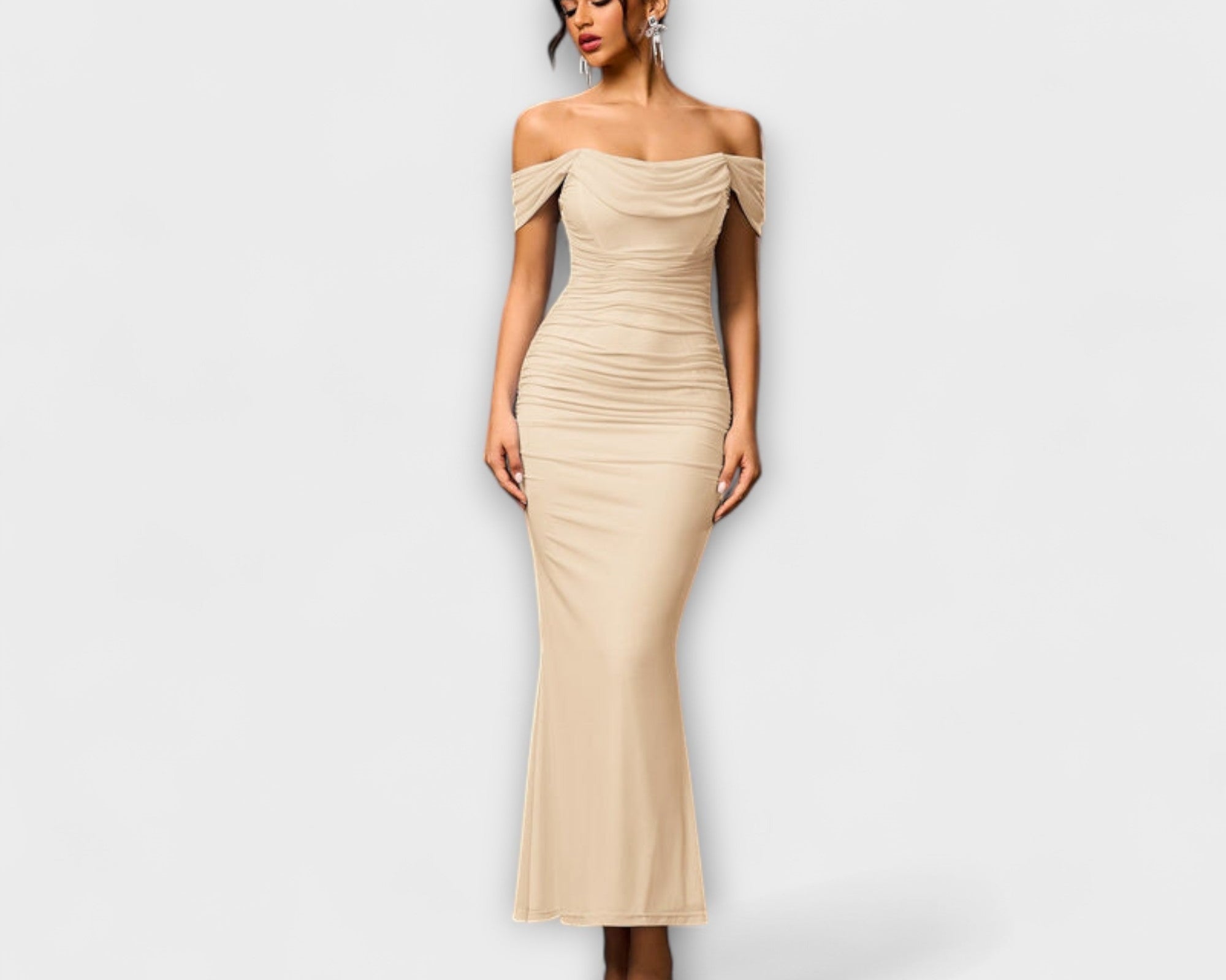 Ione - Šaty Bodycon s odhalenými rameny a řasením