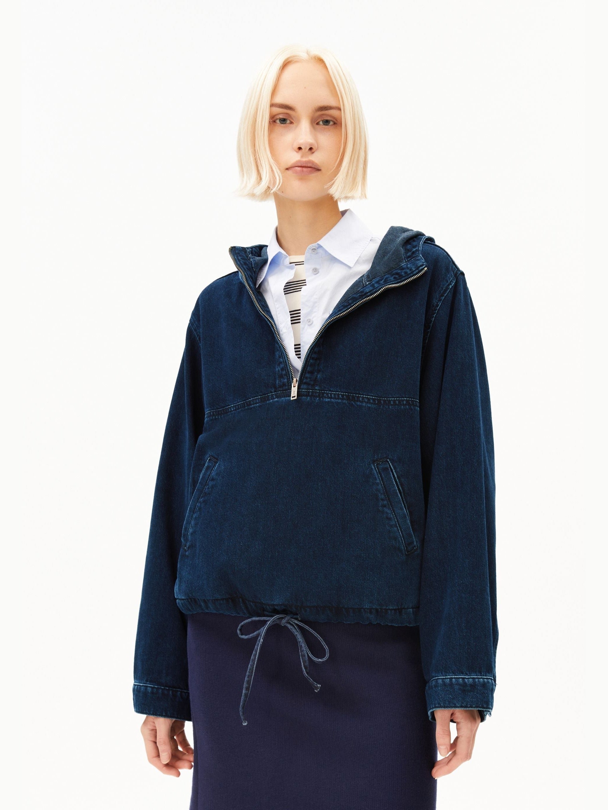 JEANSJACKE MIT KAPUZE | fluid ink