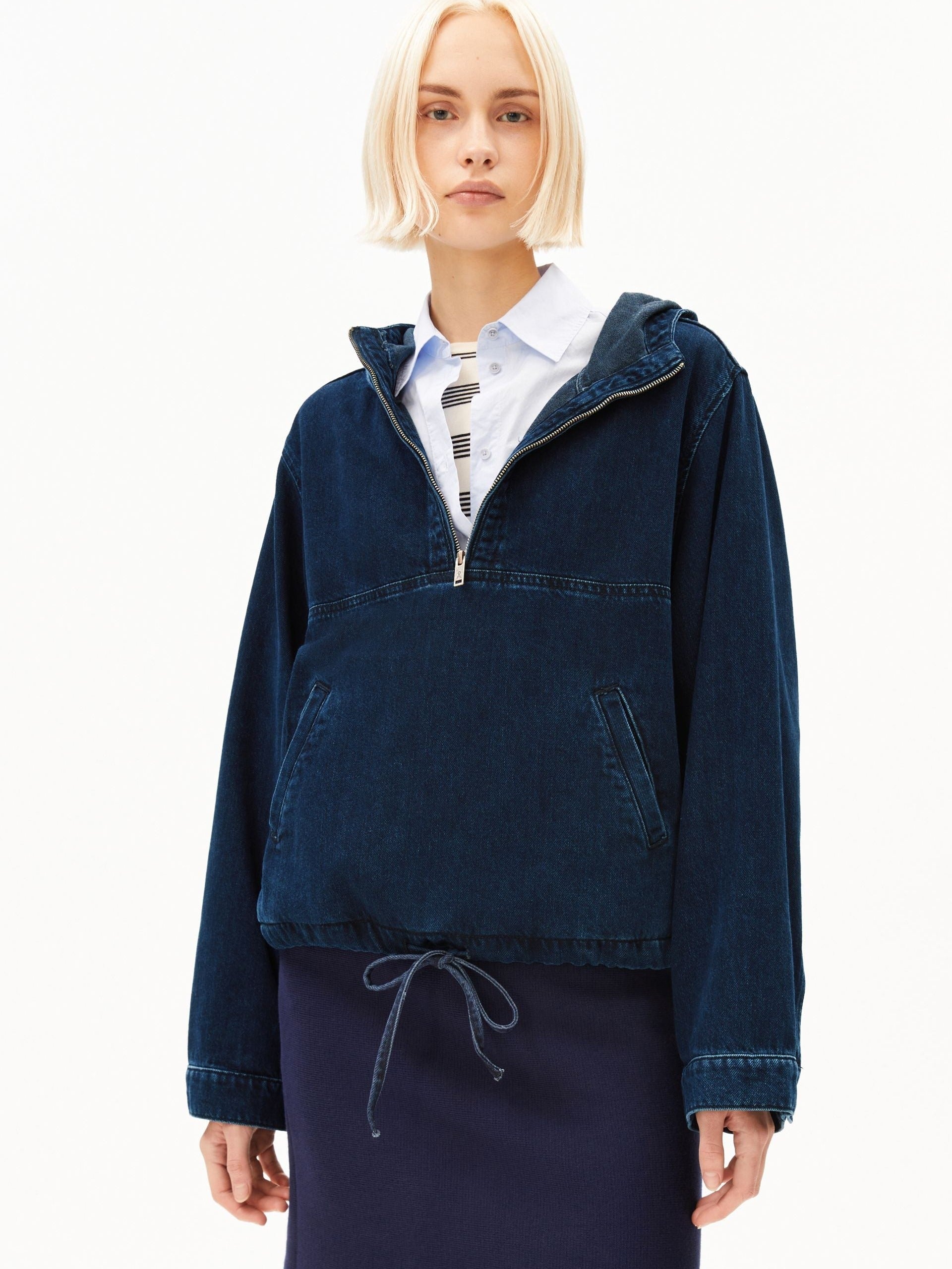 JEANSJACKE MIT KAPUZE | fluid ink
