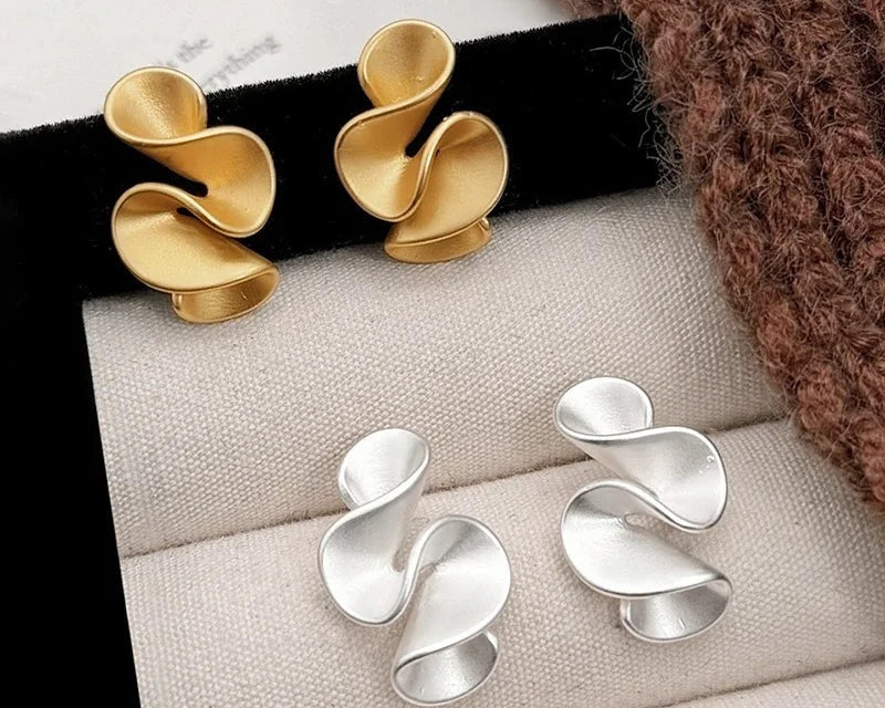 Náušnice ve tvaru květin z stříbra a 18K zlata