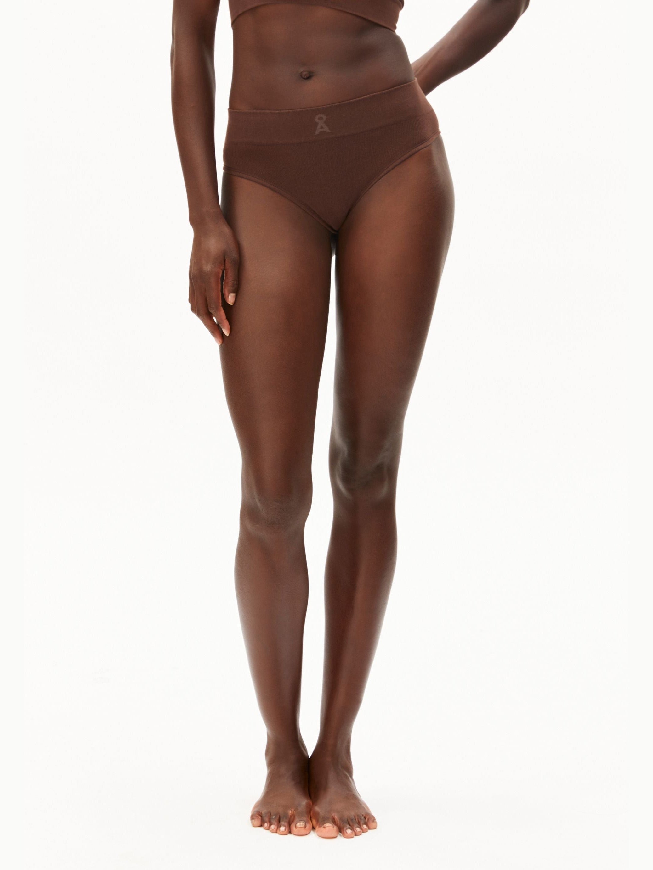 PANTAA SEAMAALA SLIP | ebony