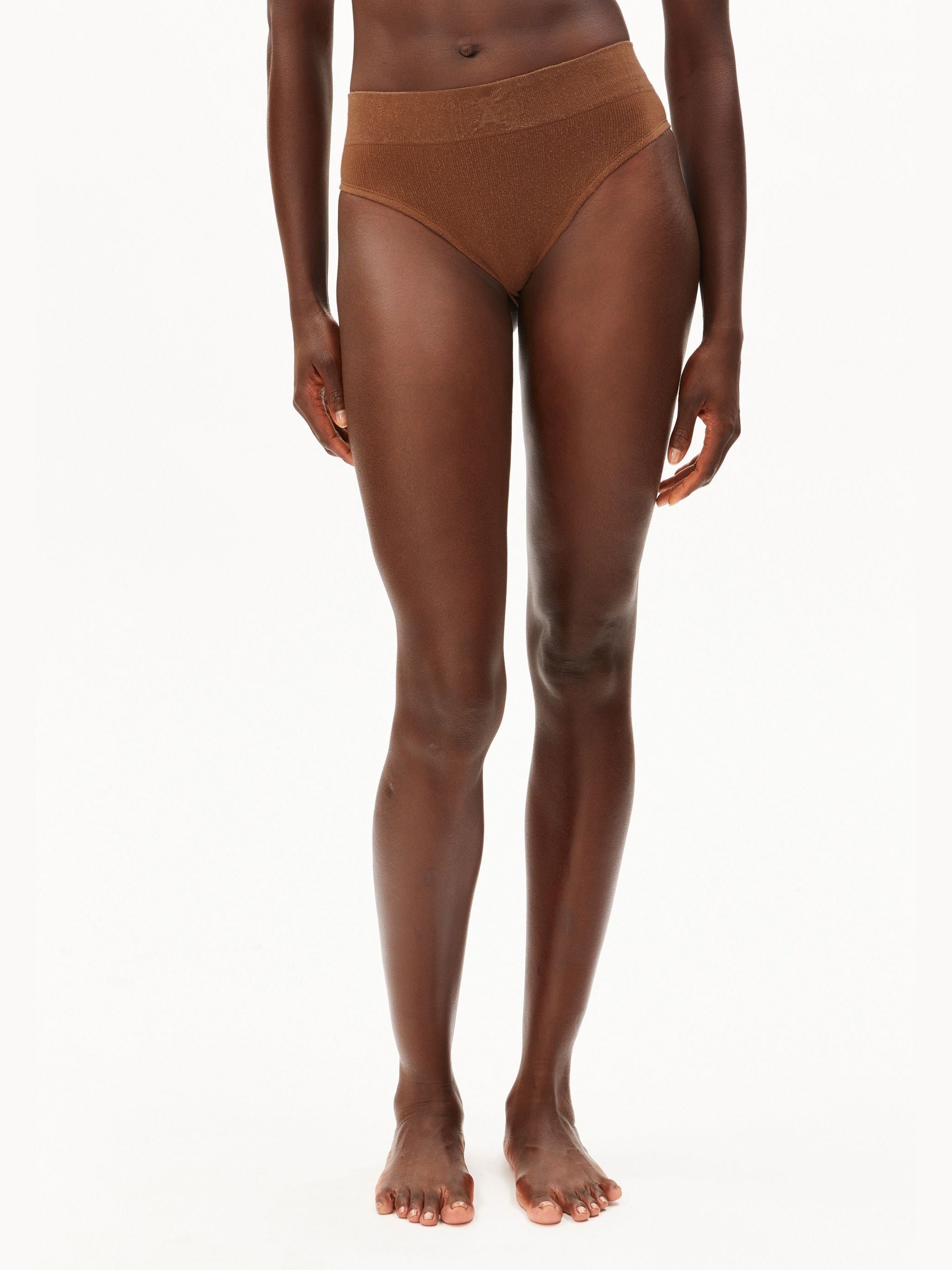 PANTAA SEAMAALA SLIP | umber oak