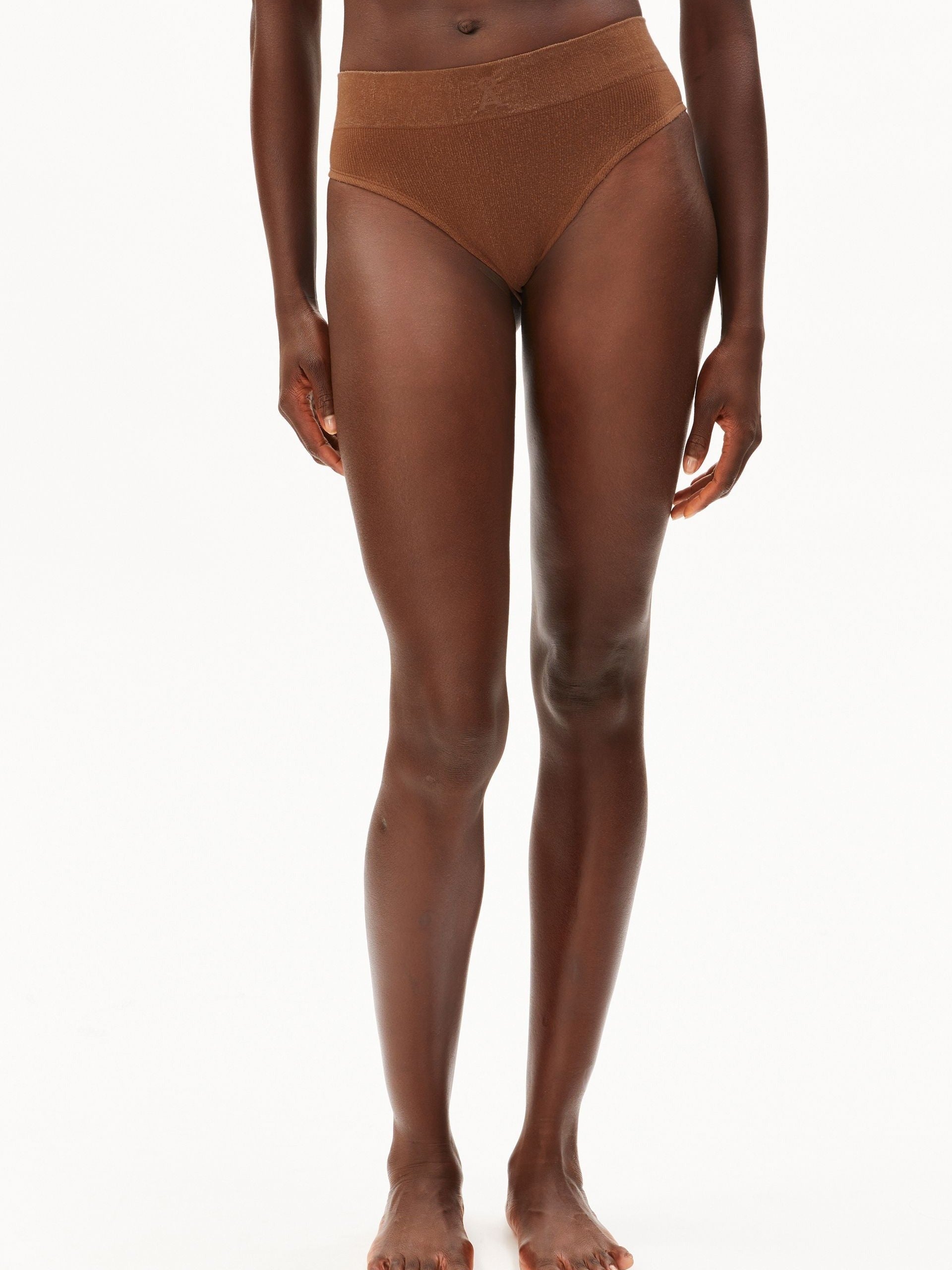 PANTAA SEAMAALA SLIP | umber oak