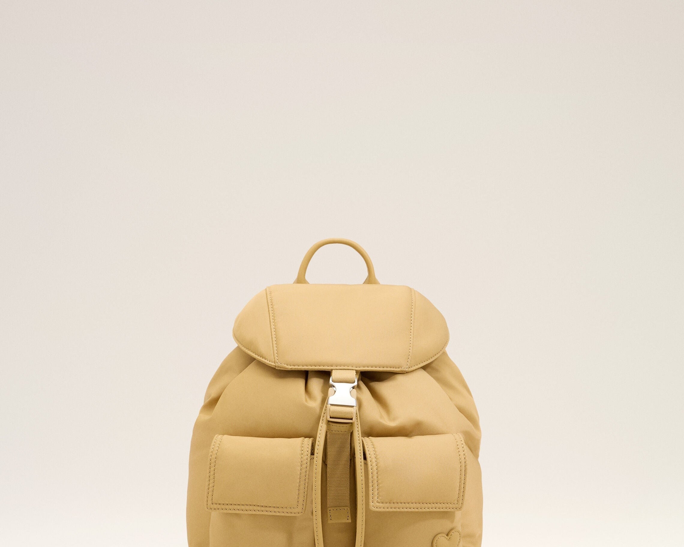 Petit sac à dos à rabat Marcel beige en nylon
