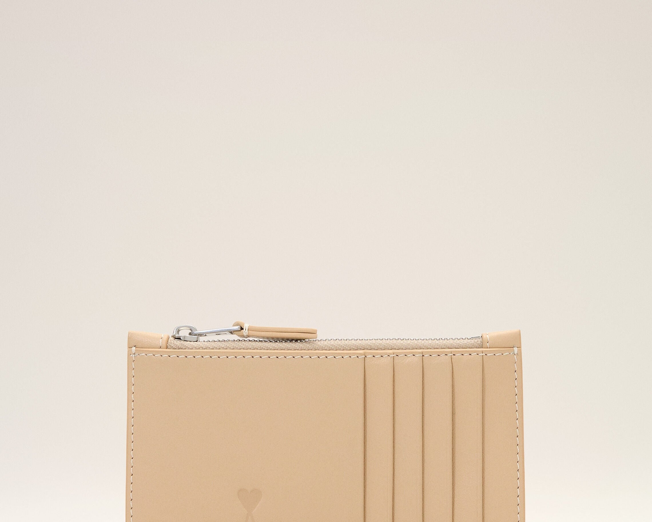Porte-cartes zippé beige en cuir de vachette Ami de Coeur