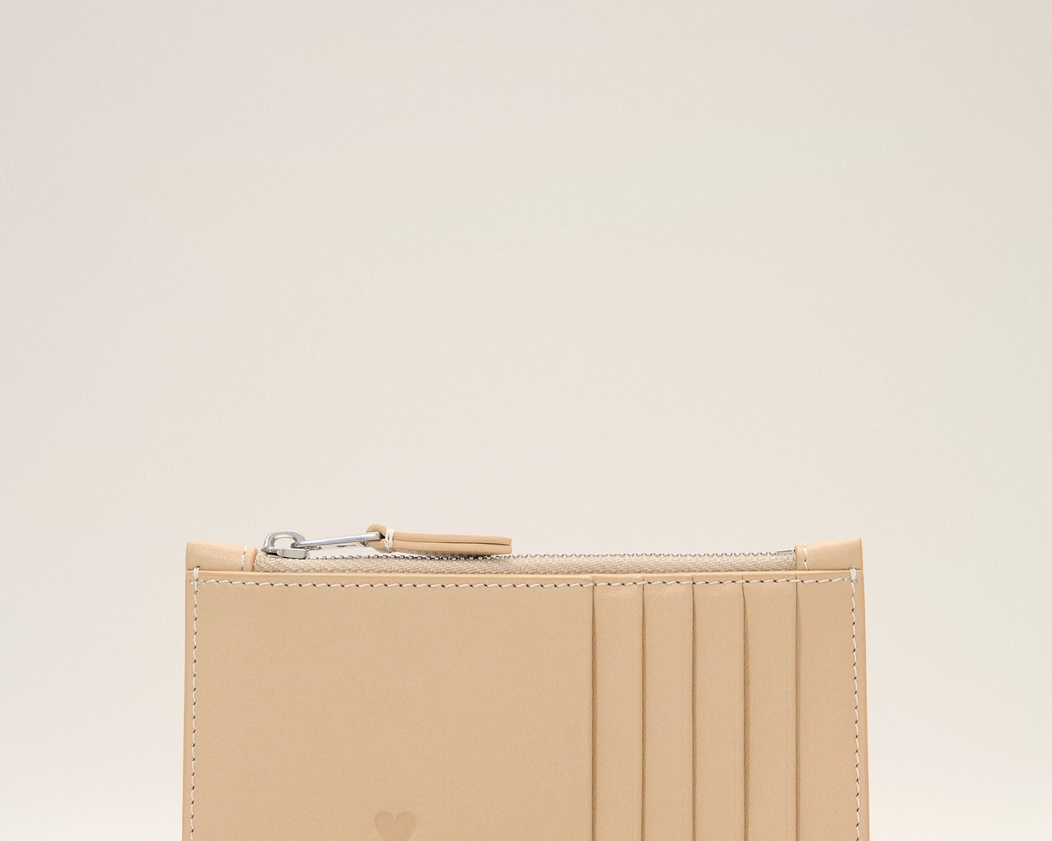 Porte-cartes zippé beige en cuir de vachette Ami de Coeur