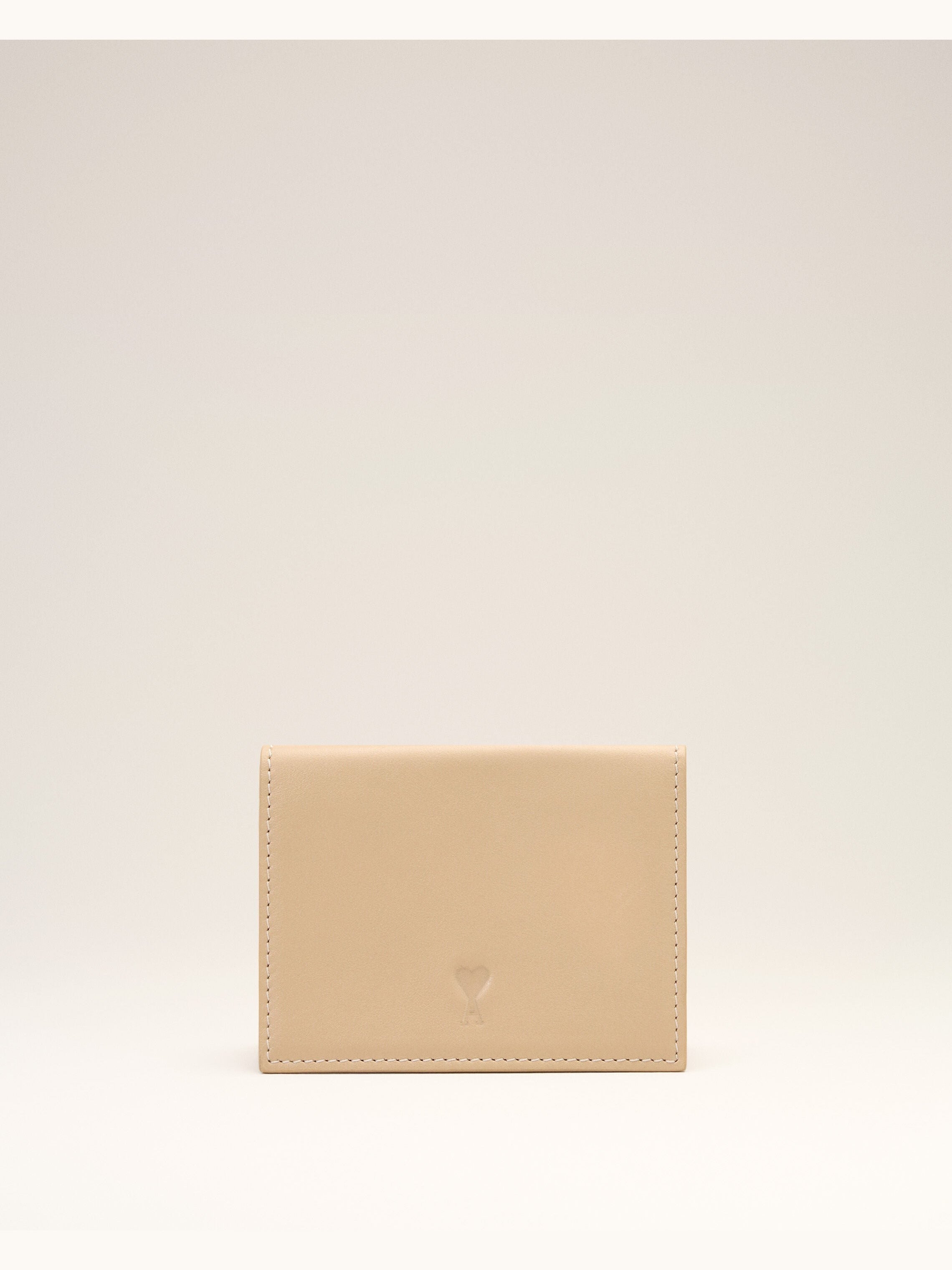 Portefeuille à triple volet beige en cuir de vachette Ami de Coeur
