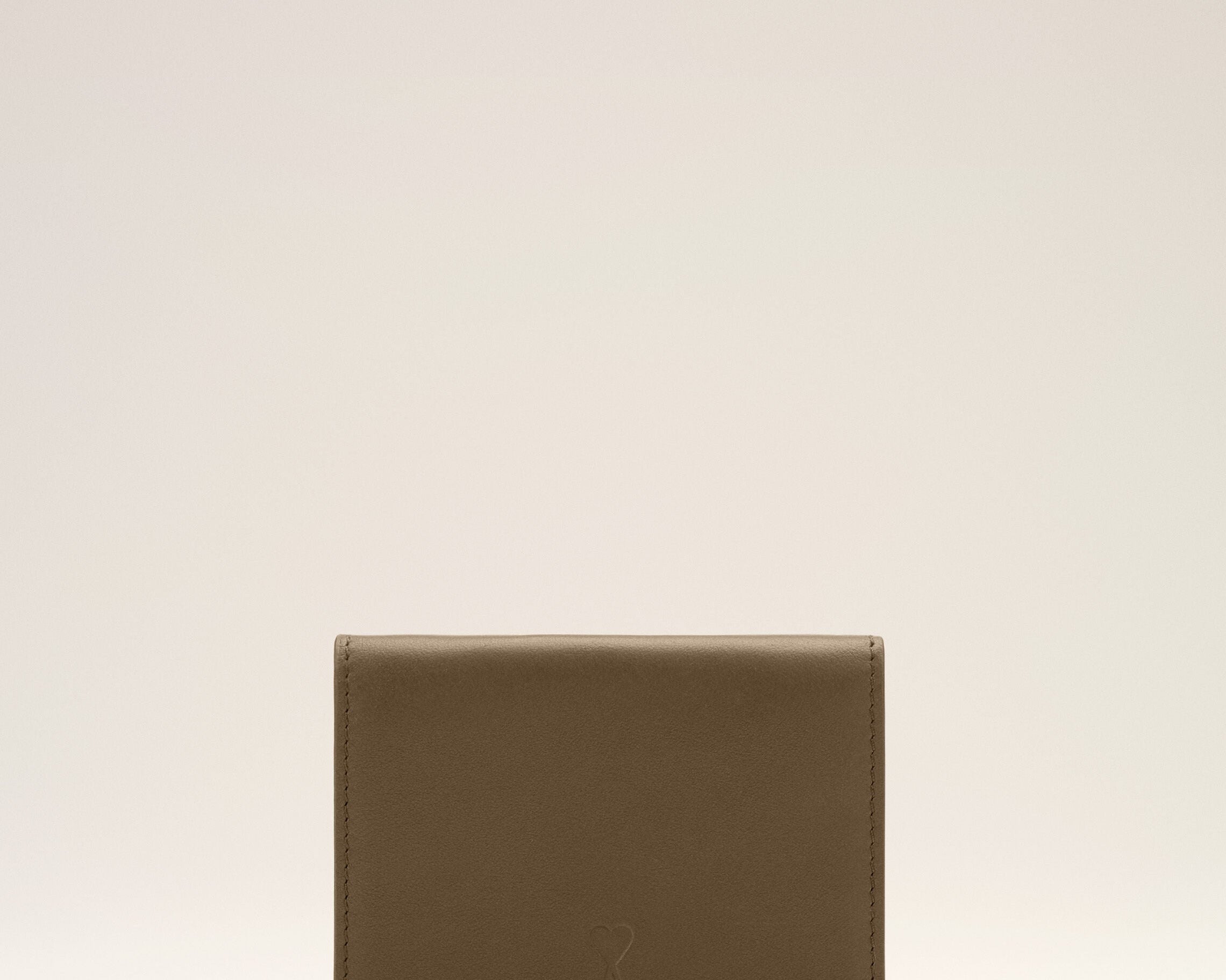 Portefeuille à triple volet marron en cuir de vachette Ami de Coeur