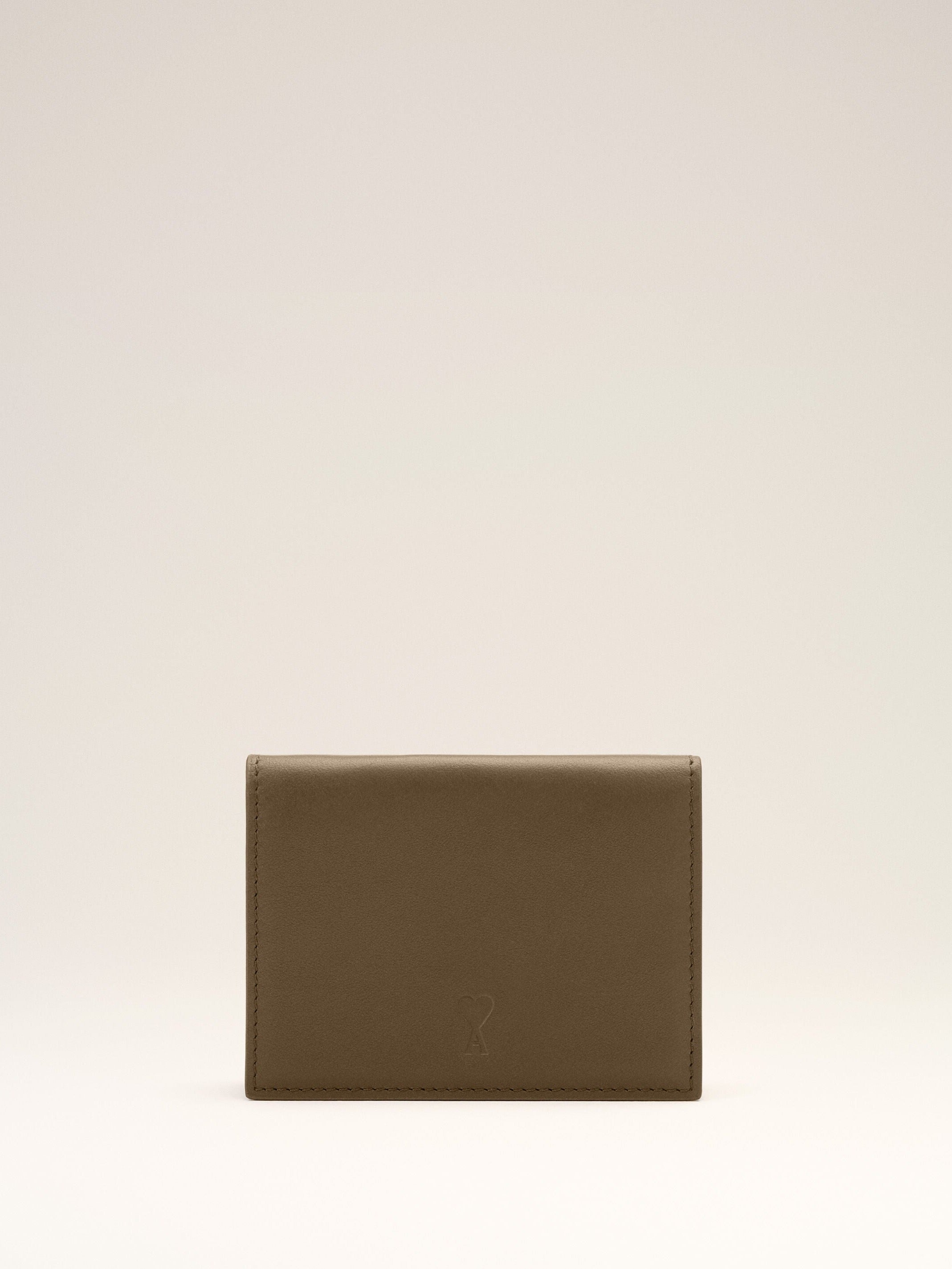 Portefeuille à triple volet marron en cuir de vachette Ami de Coeur