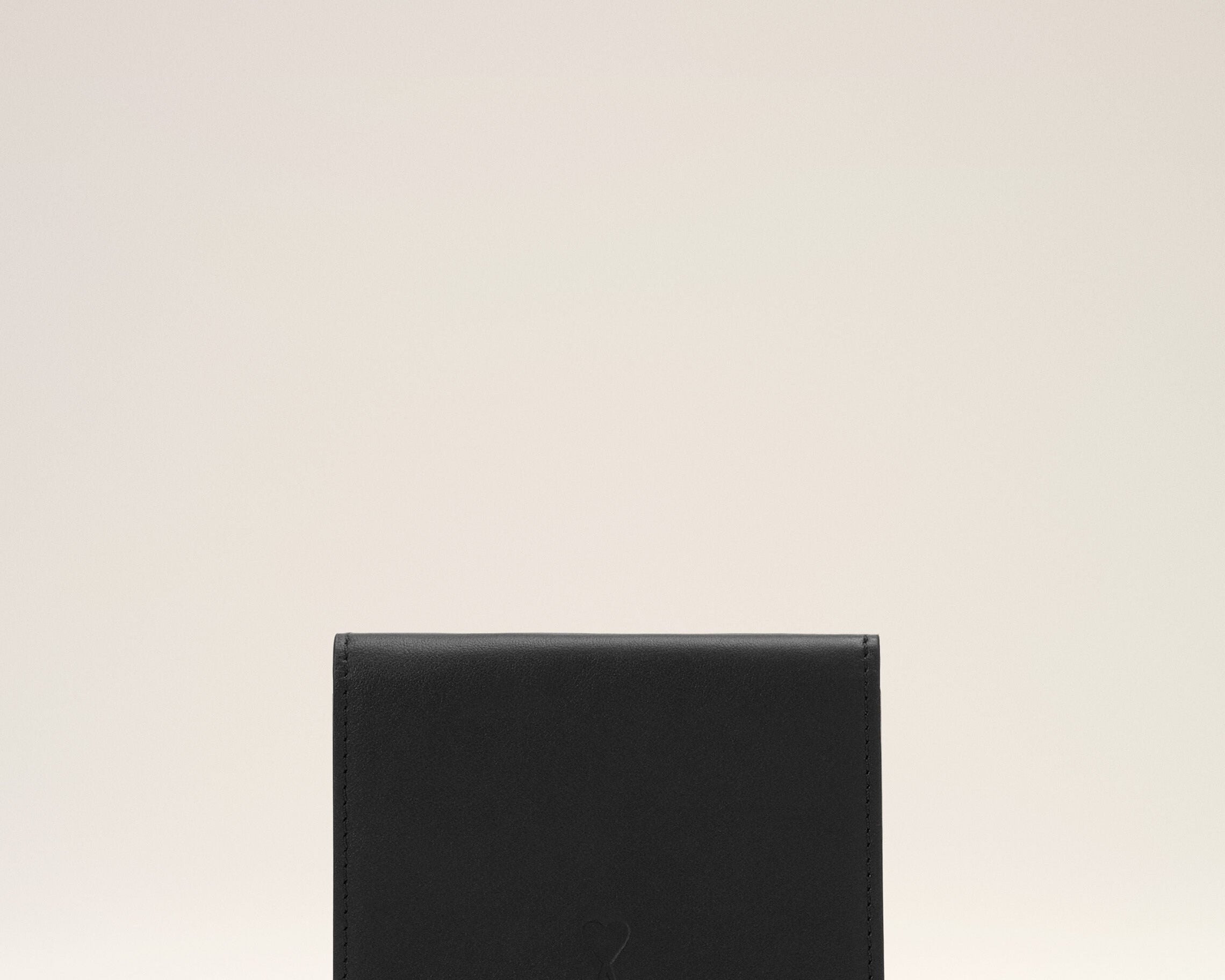 Portefeuille à triple volet noir en cuir de vachette Ami de Coeur