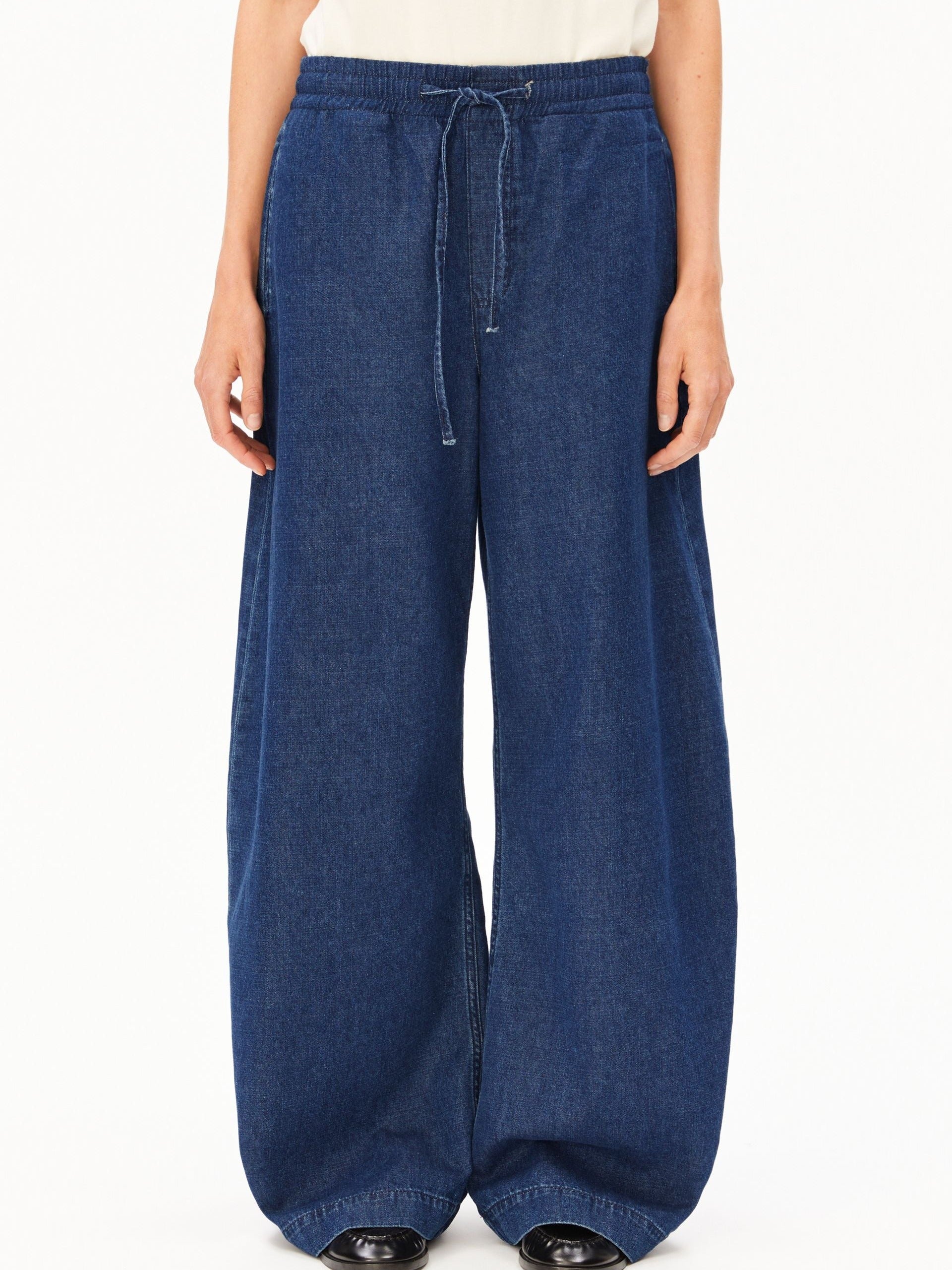 PULL-ON BARREL JEANSHOSE | eau