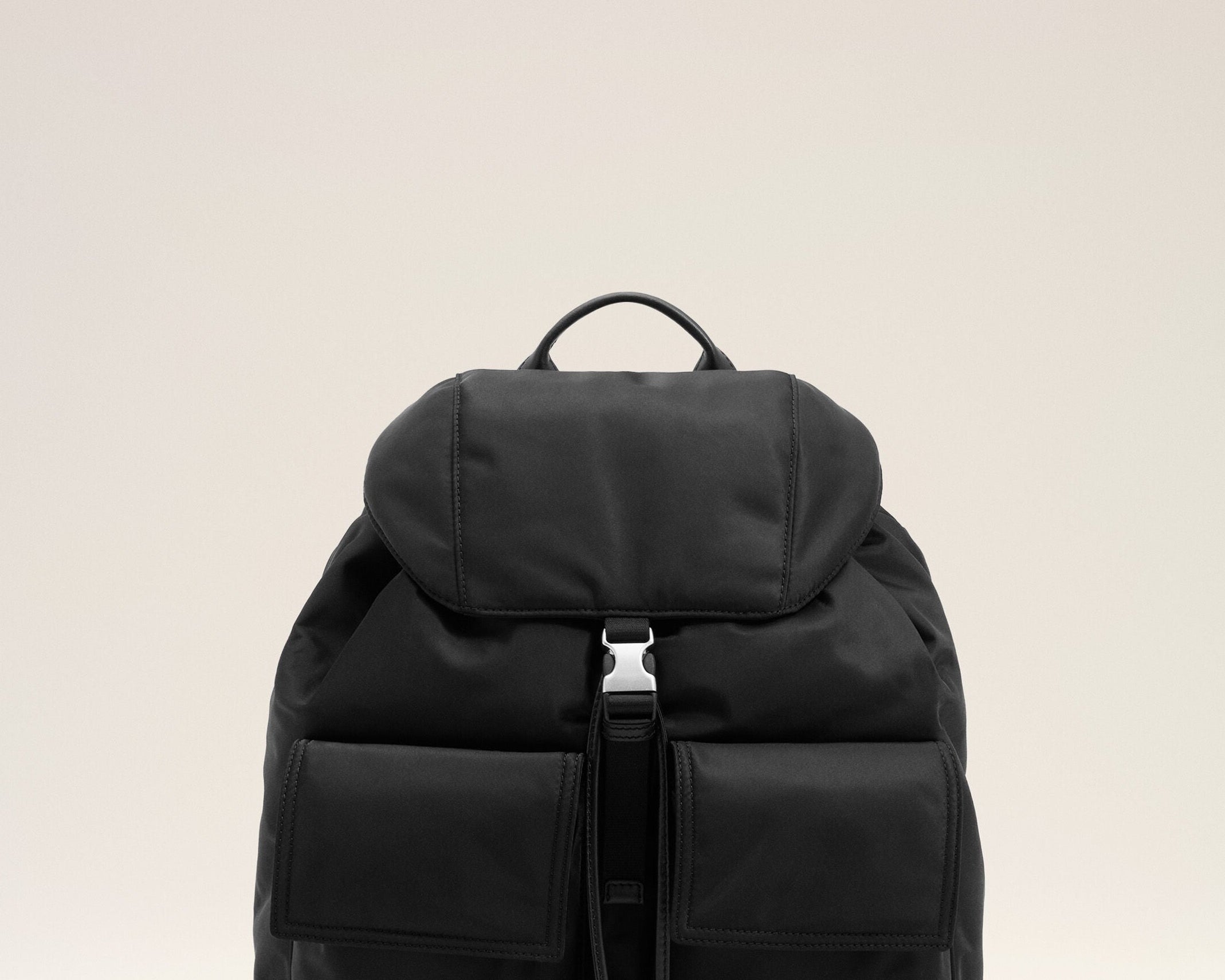 Sac à dos à rabat Marcel noir en nylon