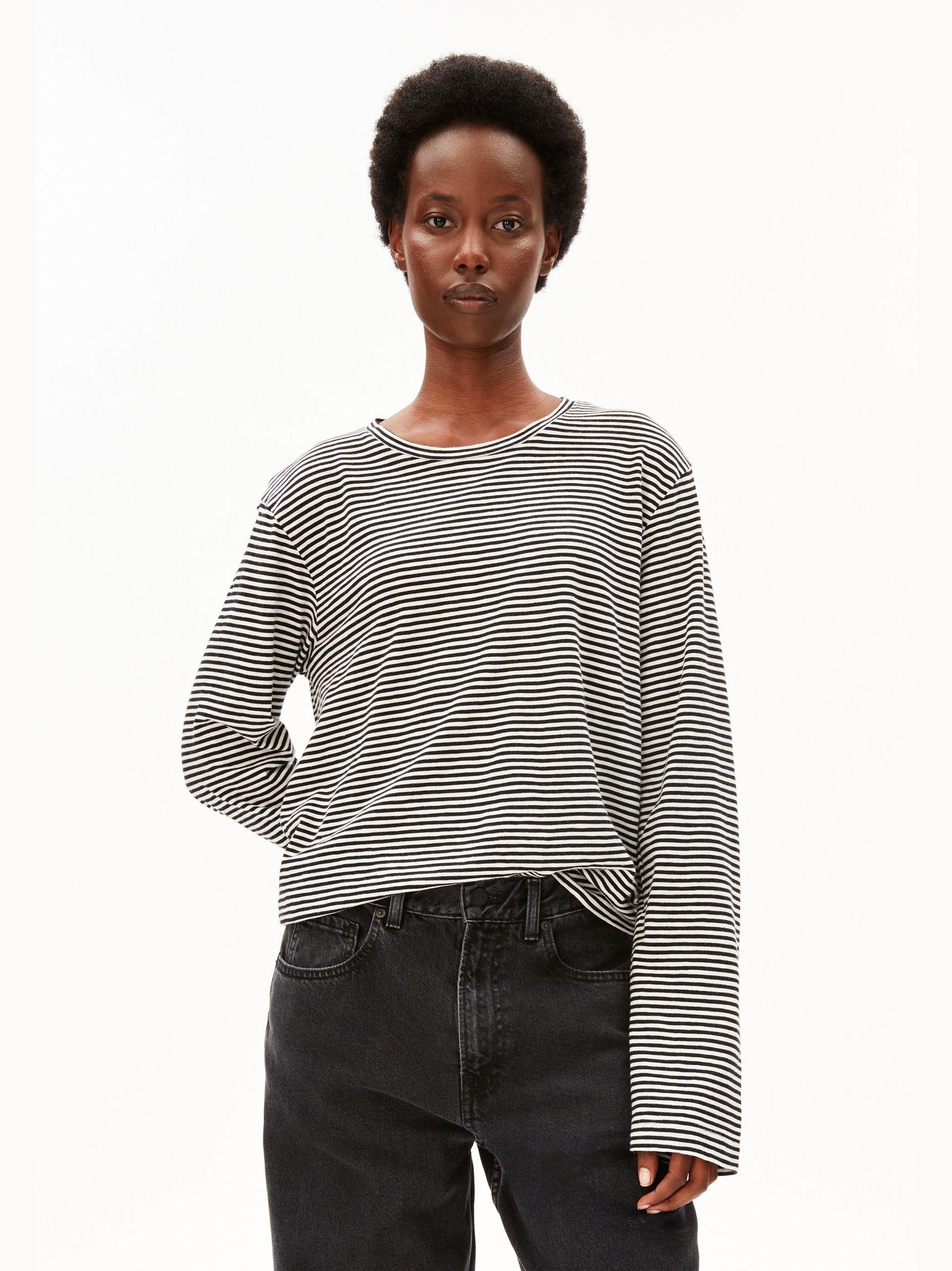 SLUB JERSEY GESTREIFTES LANGARMSHIRT | black-oatmilk