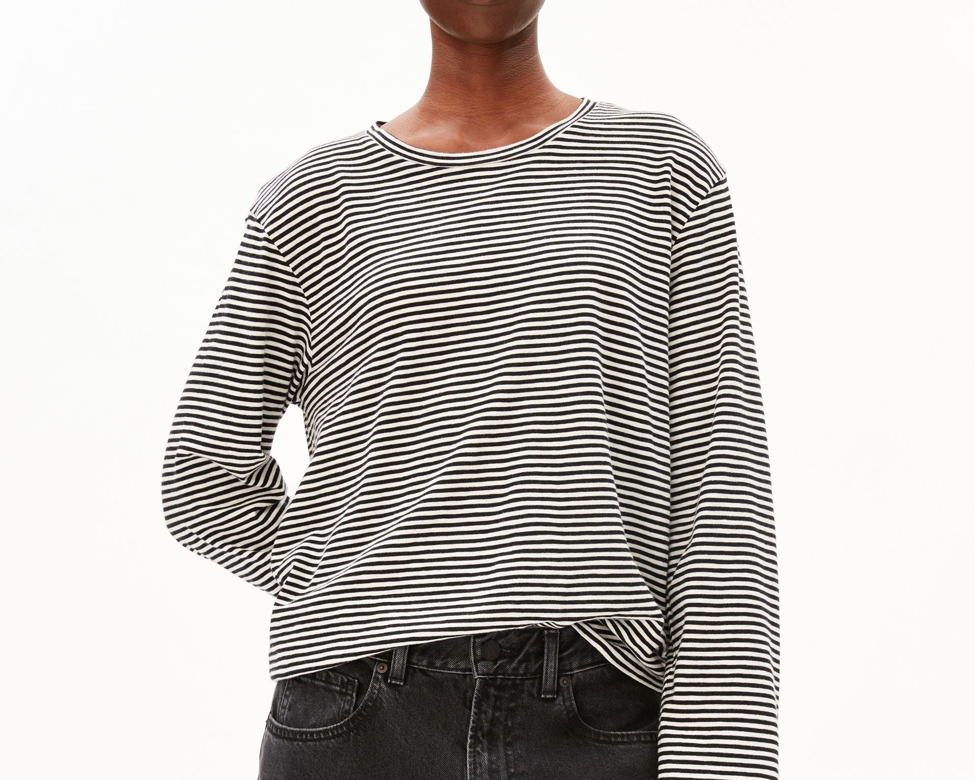 SLUB JERSEY GESTREIFTES LANGARMSHIRT | black-oatmilk