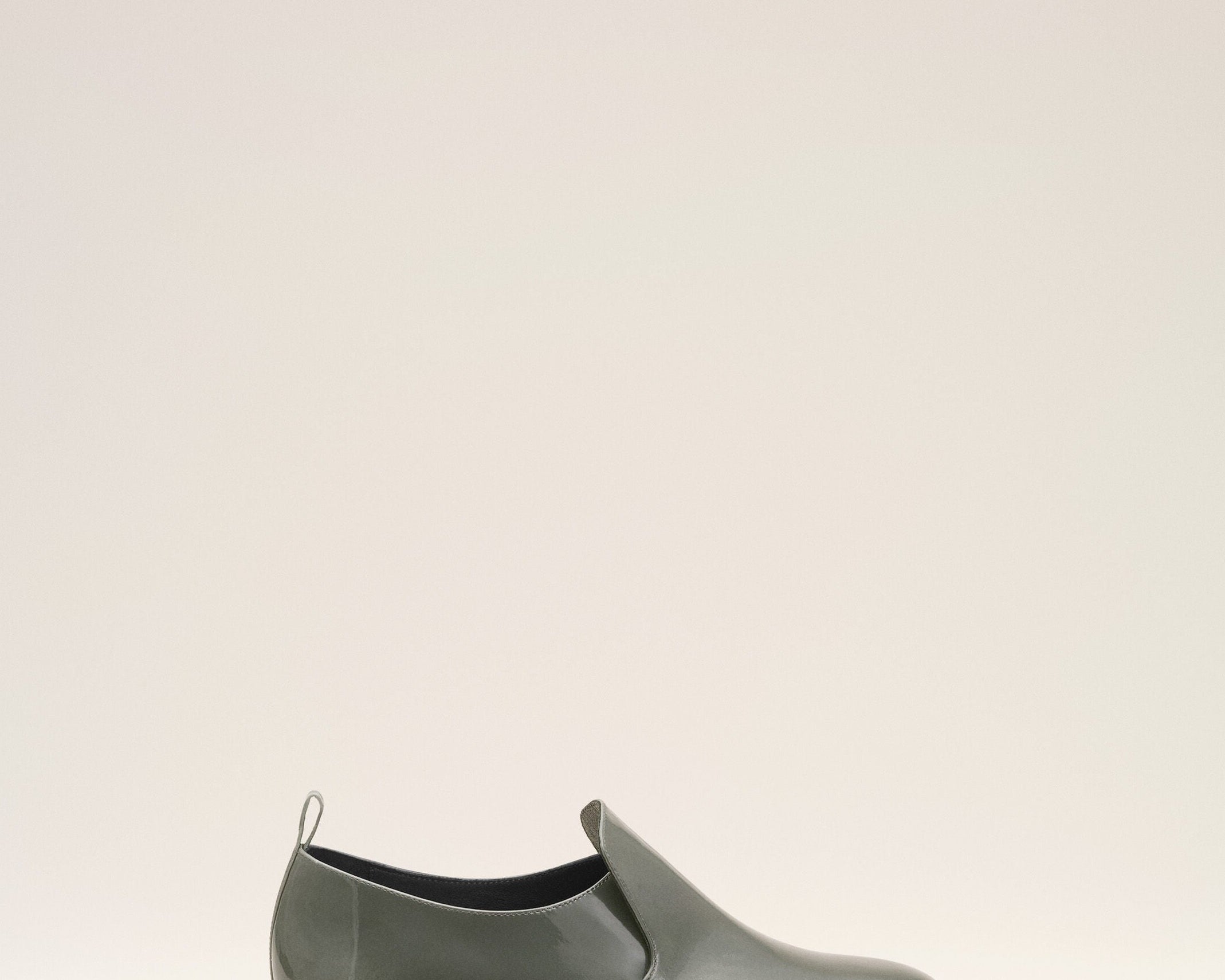 Souliers plats gris en cuir de veau