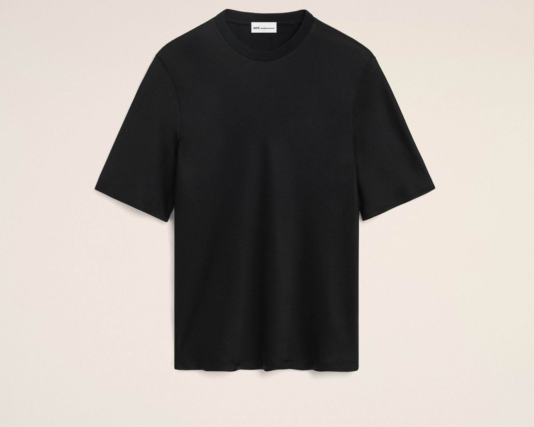 T-shirt Noir Manches Courtes Détail Bord Côte en Satin