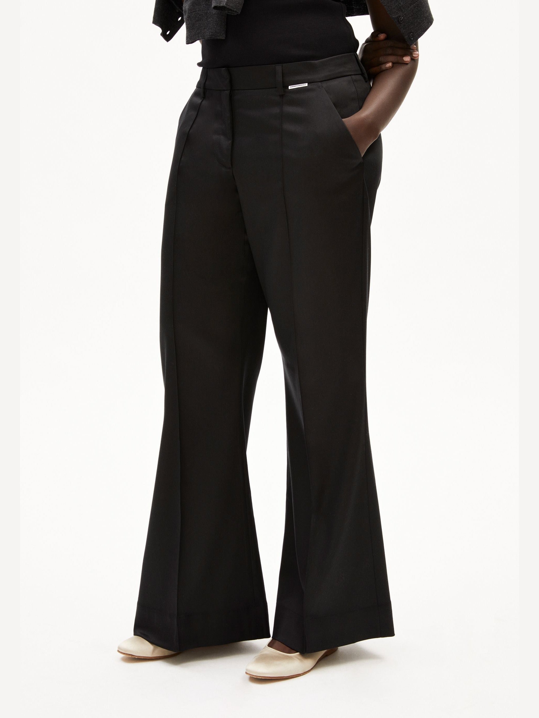 XENNAA | black
